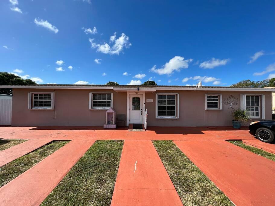 Cheerful 3-Bedroom Home, Free Parking On Premises Miami Gardens Exterior foto