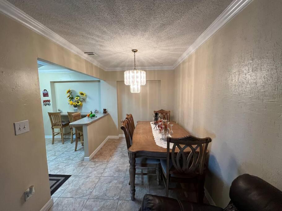Cheerful 3-Bedroom Home, Free Parking On Premises Miami Gardens Exterior foto