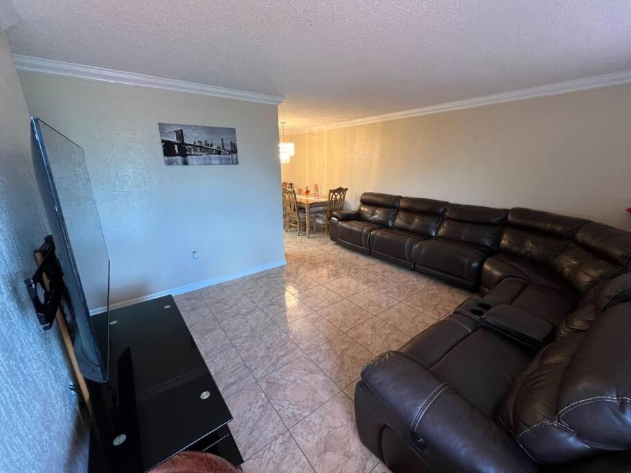 Cheerful 3-Bedroom Home, Free Parking On Premises Miami Gardens Exterior foto